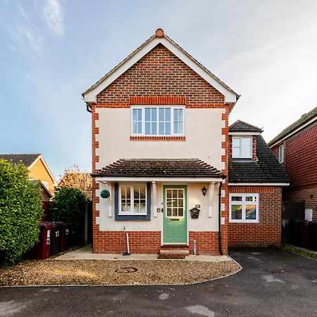 Chichester Retreat House With Free Parking Екстериор снимка