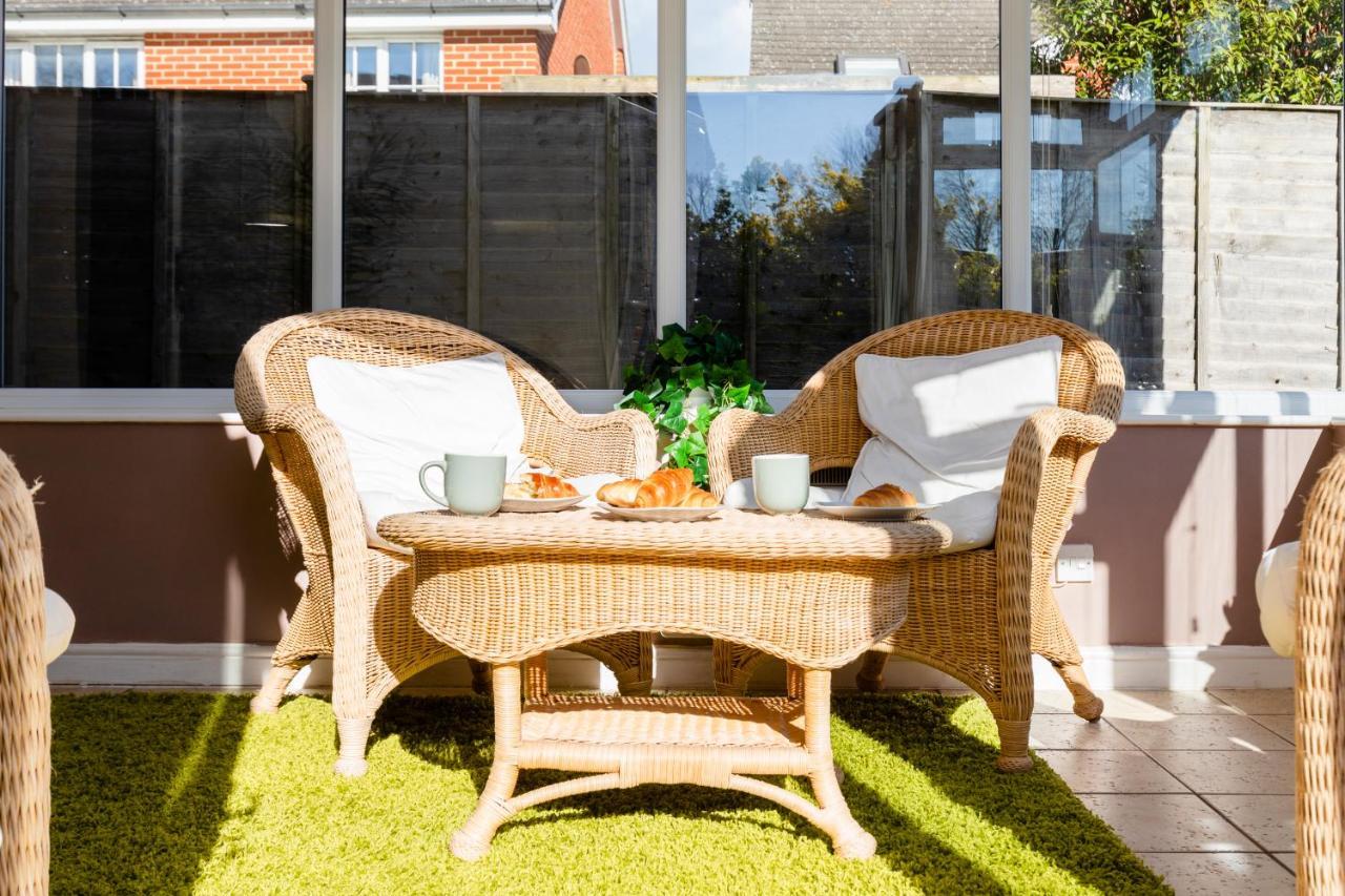 Chichester Retreat House With Free Parking Екстериор снимка