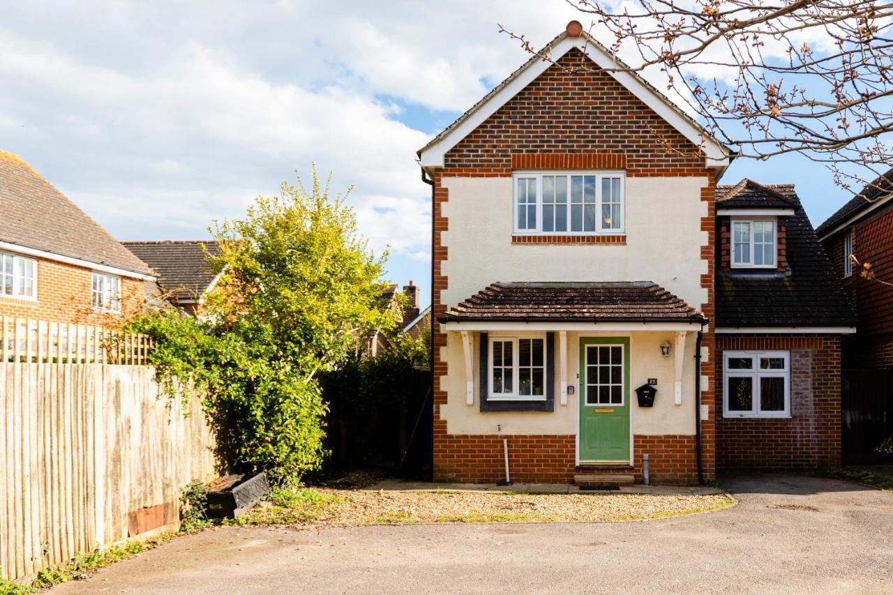 Chichester Retreat House With Free Parking Екстериор снимка