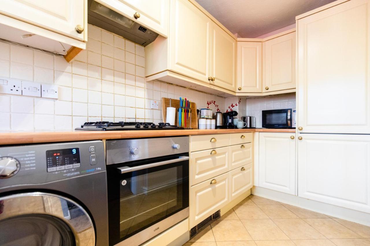 Chichester Retreat House With Free Parking Екстериор снимка