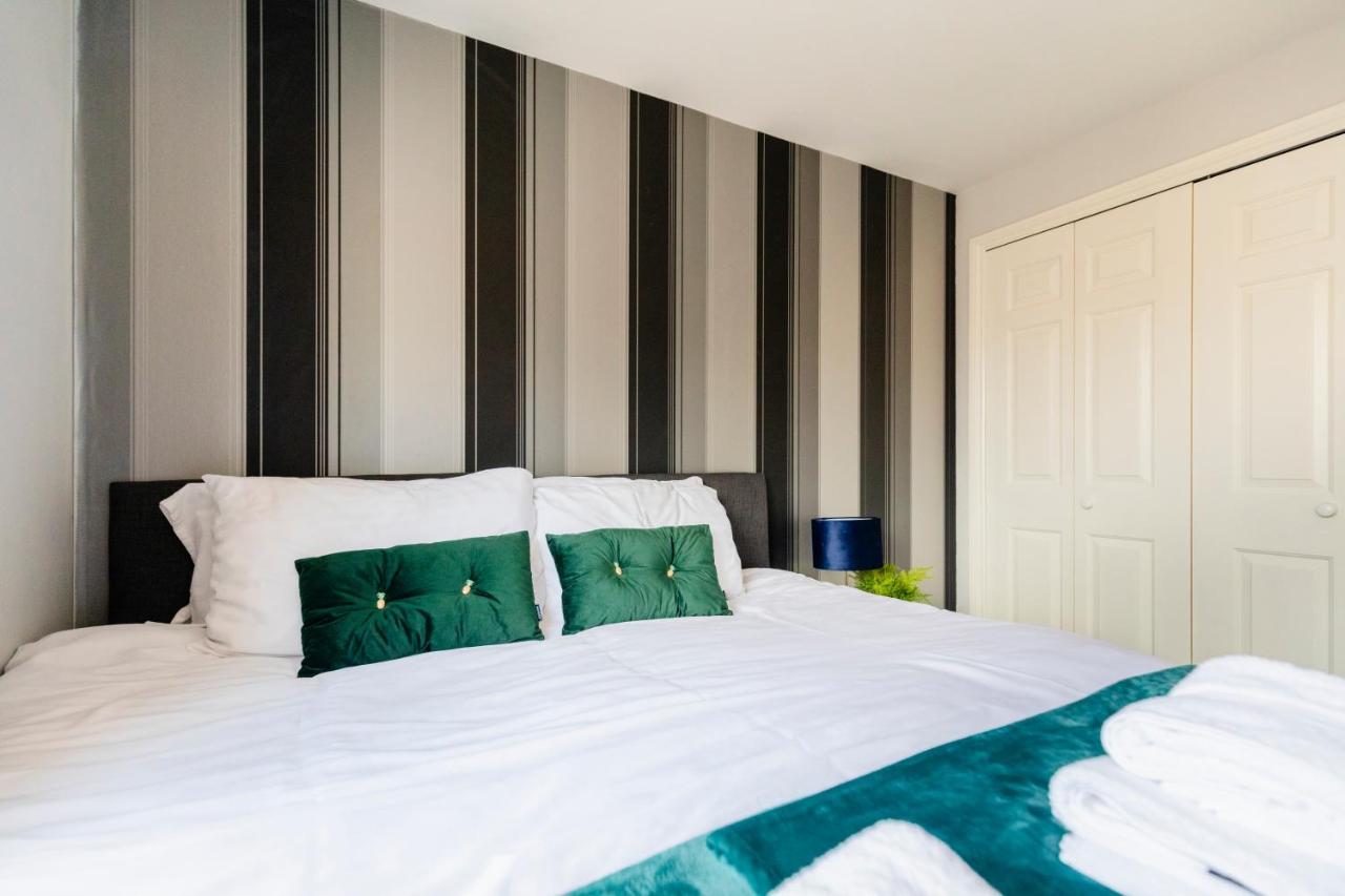 Chichester Retreat House With Free Parking Екстериор снимка