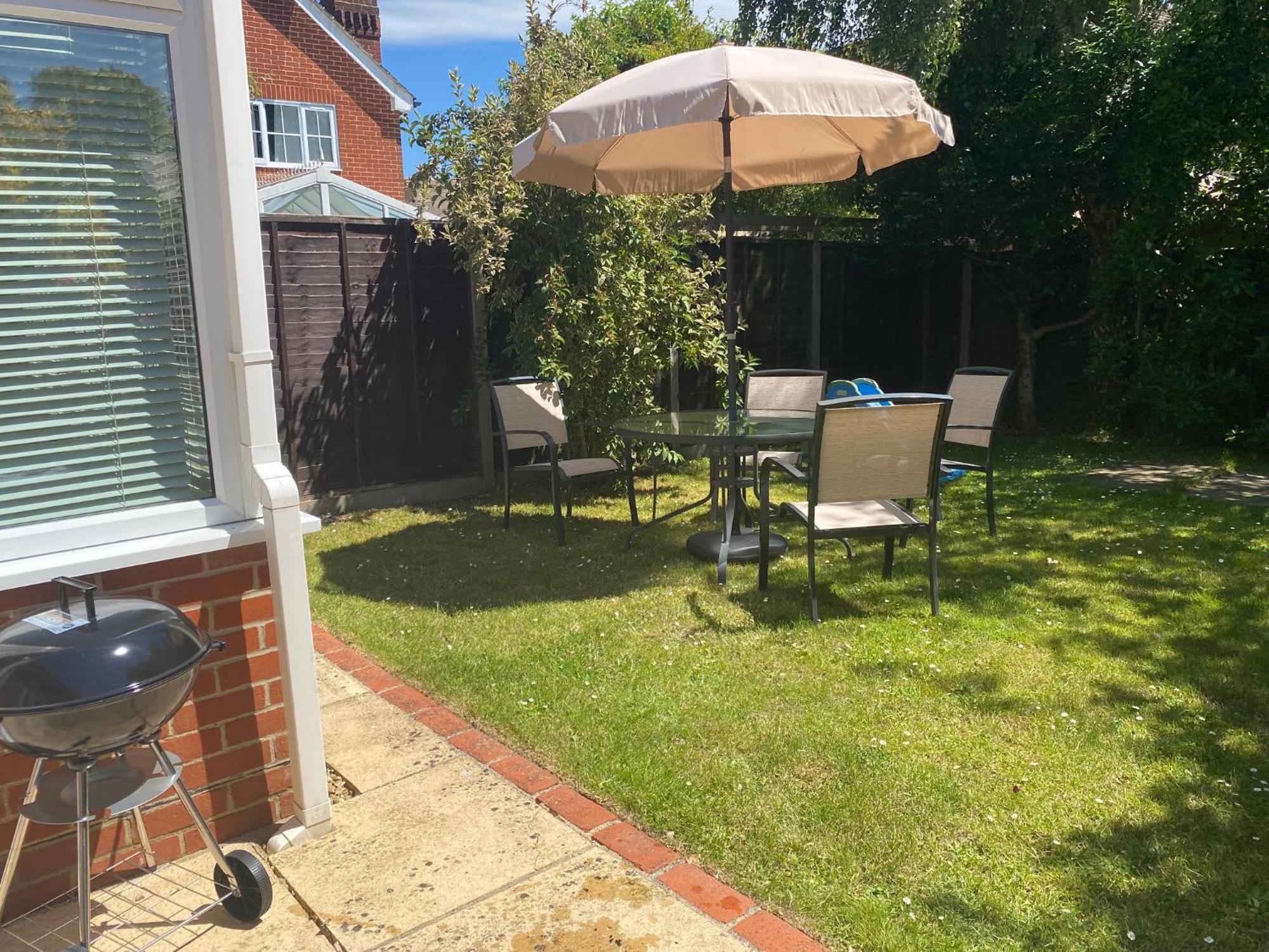 Chichester Retreat House With Free Parking Екстериор снимка