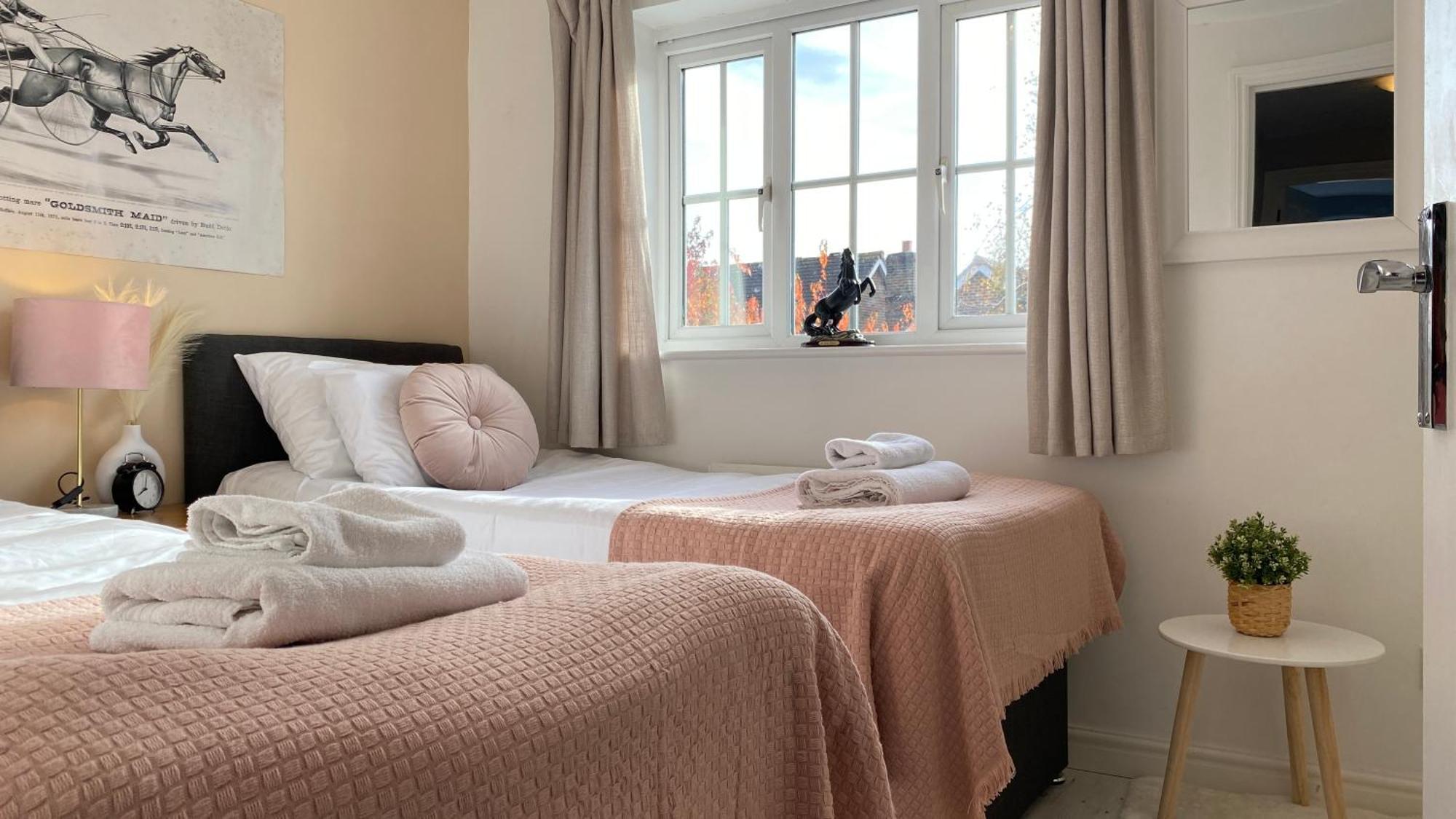 Chichester Retreat House With Free Parking Екстериор снимка