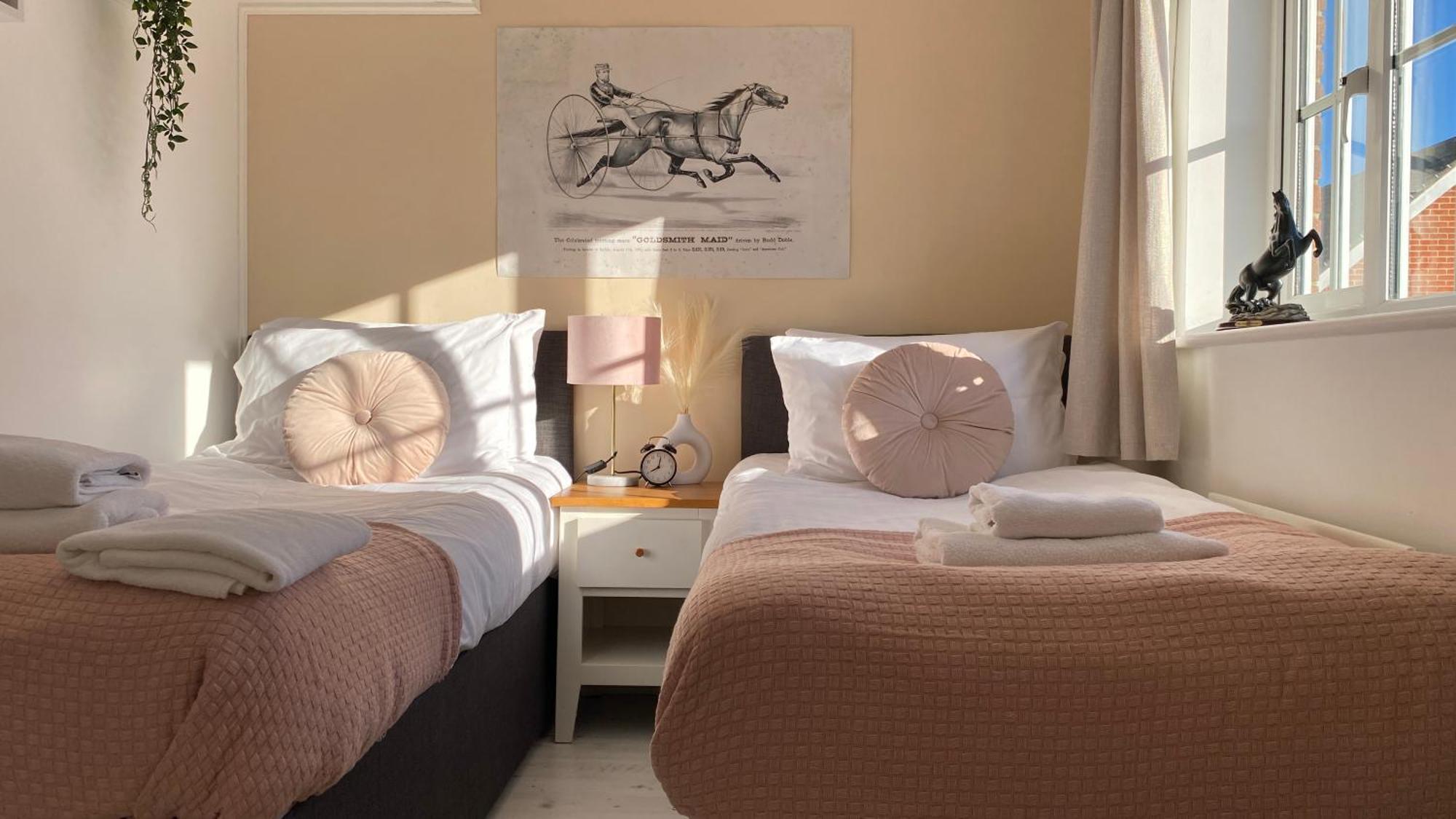 Chichester Retreat House With Free Parking Екстериор снимка
