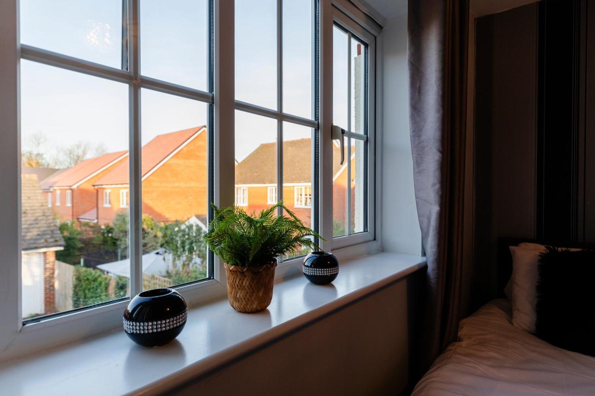 Chichester Retreat House With Free Parking Екстериор снимка