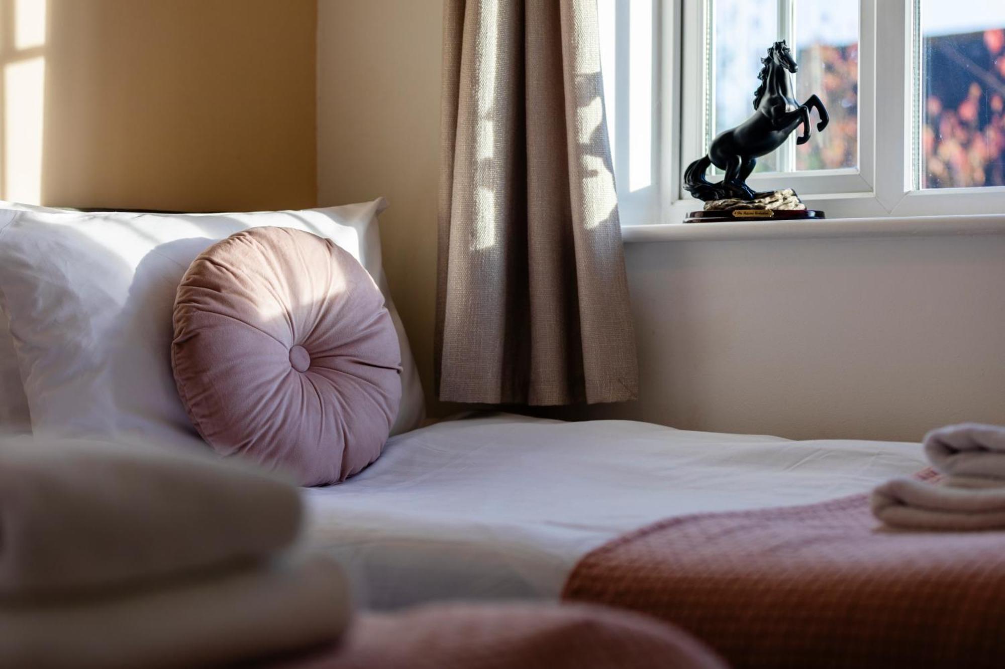 Chichester Retreat House With Free Parking Екстериор снимка