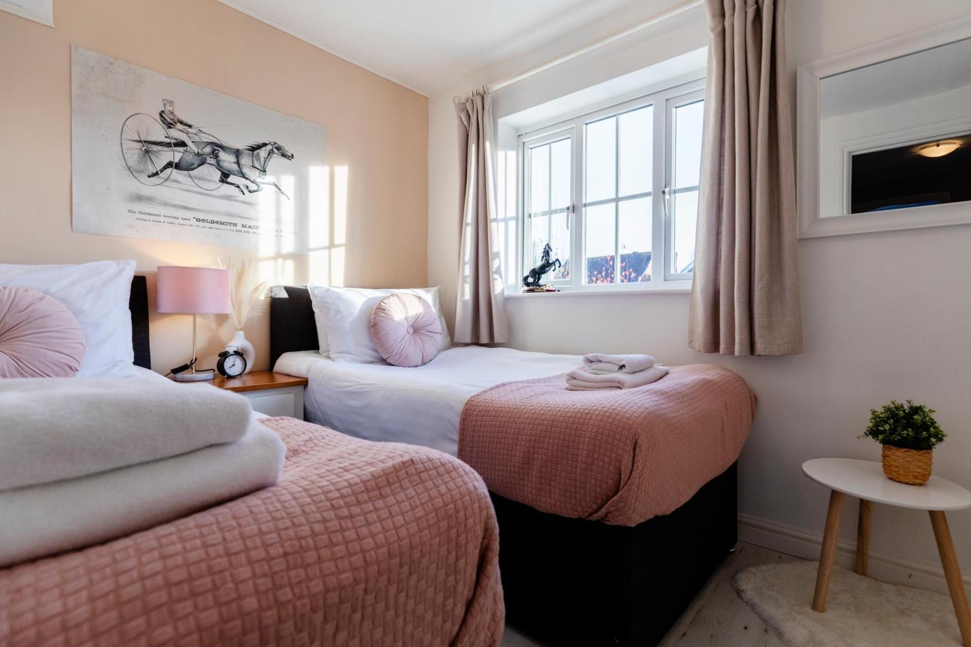 Chichester Retreat House With Free Parking Екстериор снимка