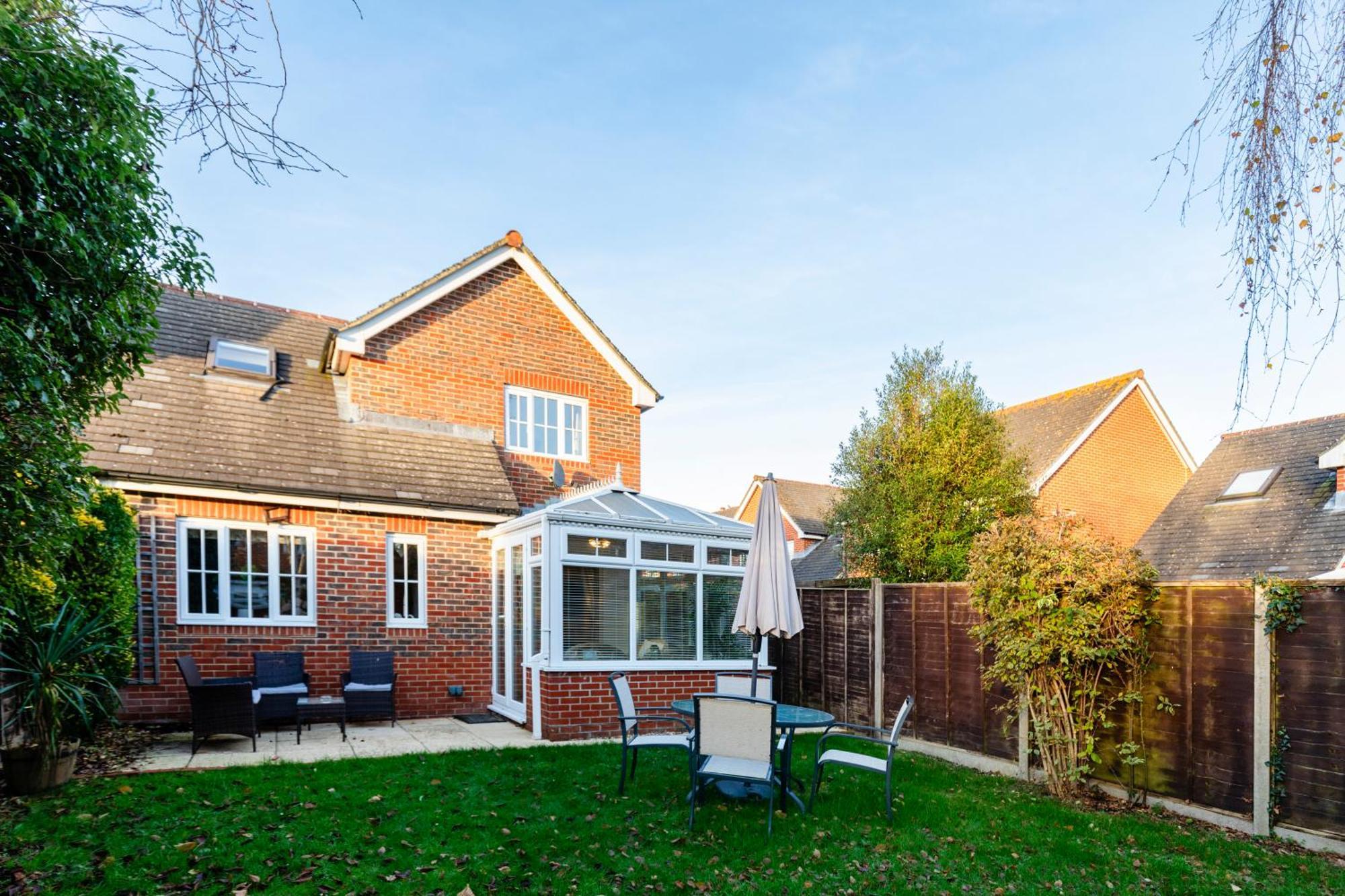 Chichester Retreat House With Free Parking Екстериор снимка